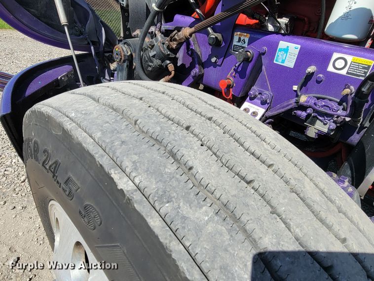 image for item HP9736 2015 Kenworth T660  semi truck