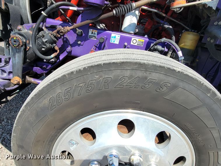 image for item HP9736 2015 Kenworth T660  semi truck