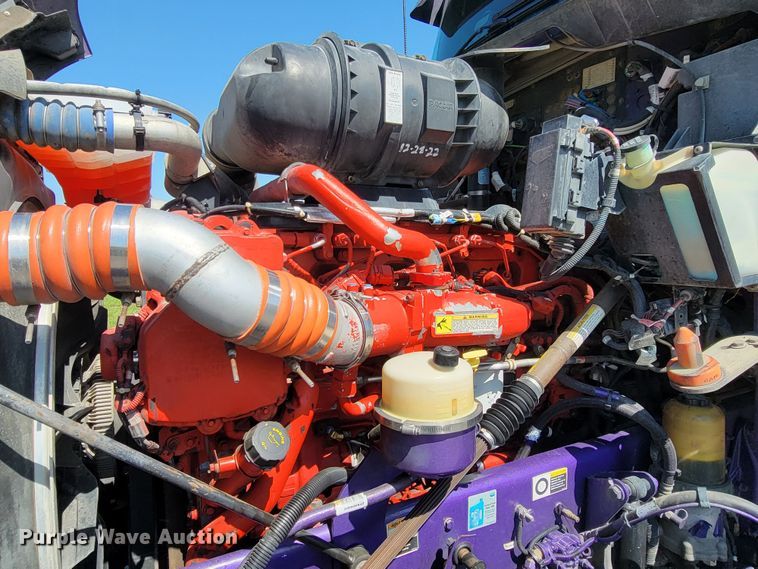 image for item HP9736 2015 Kenworth T660  semi truck