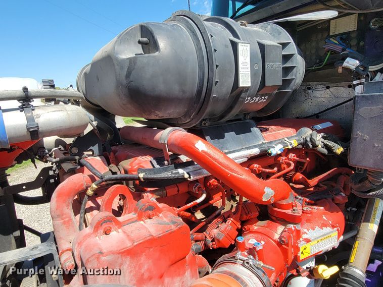 image for item HP9736 2015 Kenworth T660  semi truck