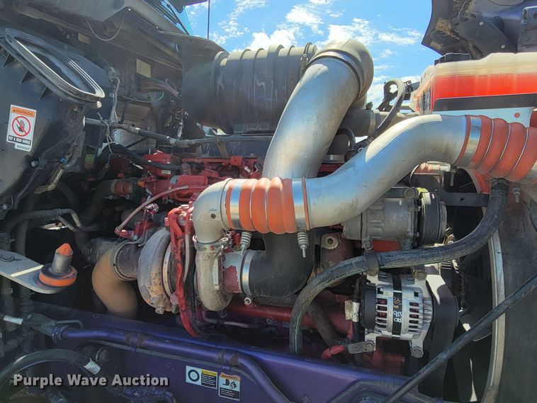 image for item HP9736 2015 Kenworth T660  semi truck