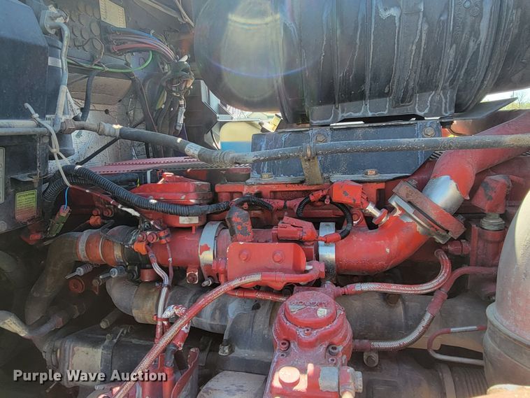 image for item HP9736 2015 Kenworth T660  semi truck