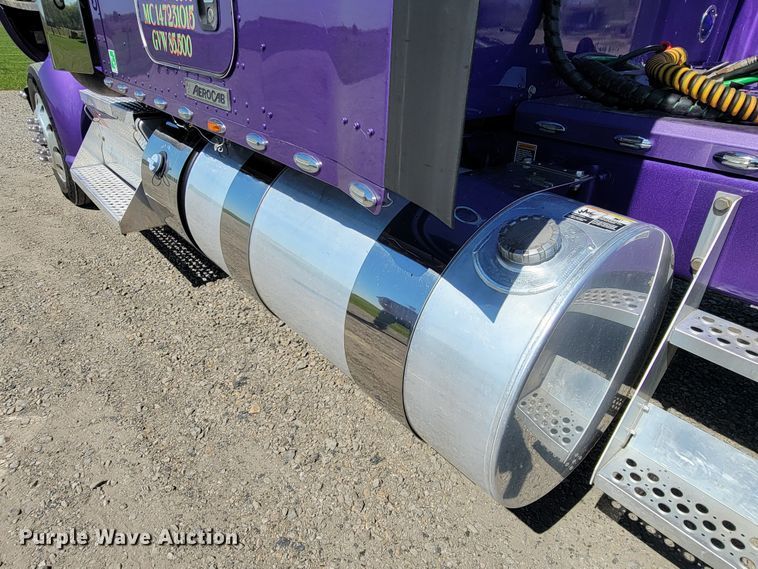 image for item HP9736 2015 Kenworth T660  semi truck