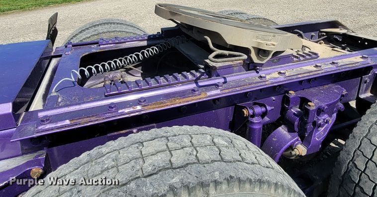 image for item HP9736 2015 Kenworth T660  semi truck