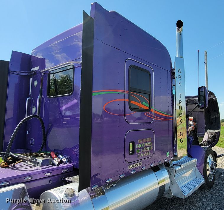 image for item HP9736 2015 Kenworth T660  semi truck