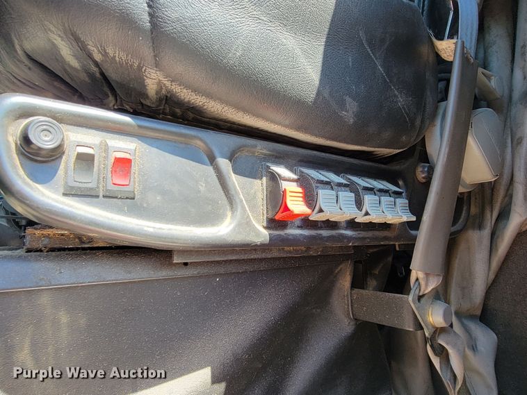 image for item HP9736 2015 Kenworth T660  semi truck