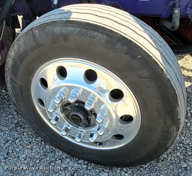 image for item HP9736 2015 Kenworth T660  semi truck