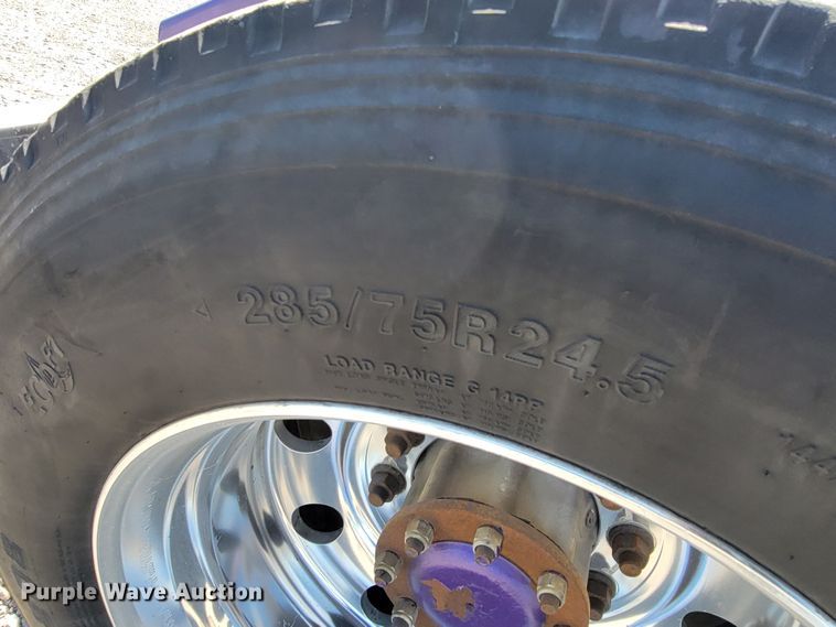 image for item HP9736 2015 Kenworth T660  semi truck