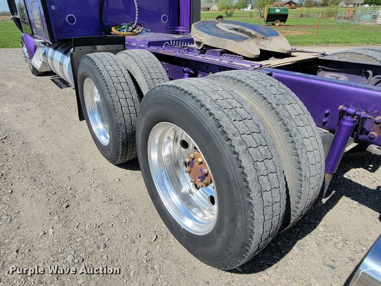 image for item HP9736 2015 Kenworth T660  semi truck