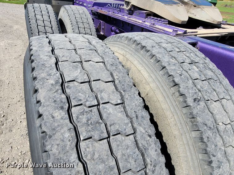 image for item HP9736 2015 Kenworth T660  semi truck