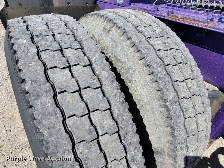 image for item HP9736 2015 Kenworth T660  semi truck