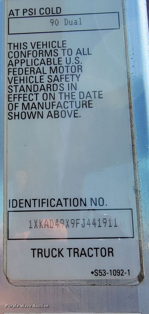 image for item HP9736 2015 Kenworth T660  semi truck