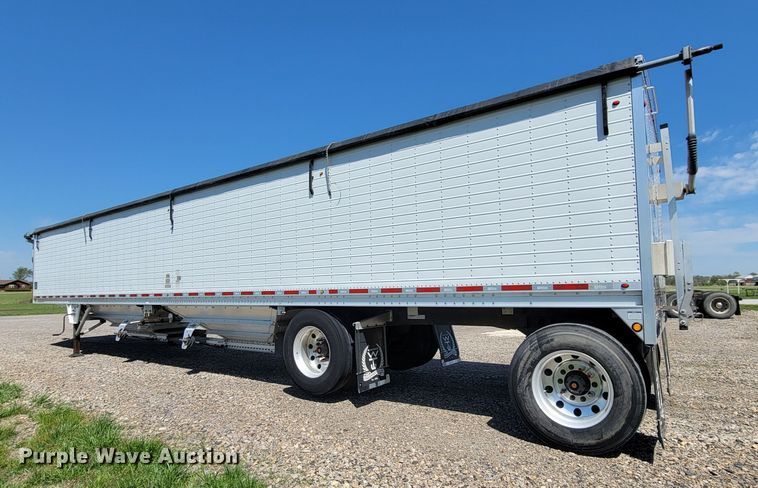 image for item HP9737 2016 Wilson DWH-551  grain trailer
