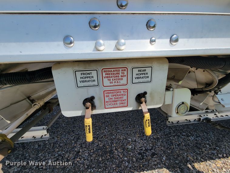 image for item HP9737 2016 Wilson DWH-551  grain trailer