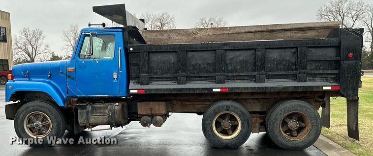 image for item KU9930 1990 International 8300  dump truck