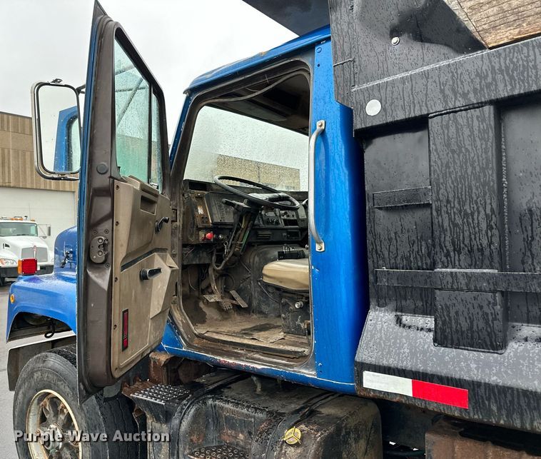 image for item KU9930 1990 International 8300  dump truck