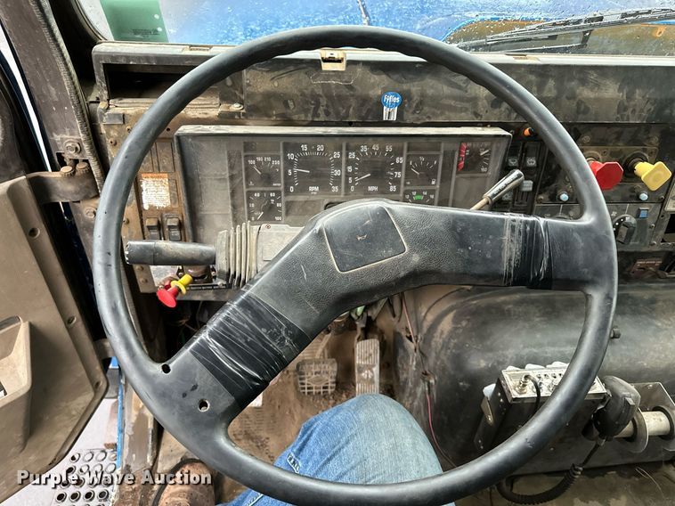 image for item KU9930 1990 International 8300  dump truck