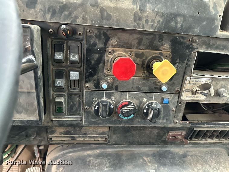 image for item KU9930 1990 International 8300  dump truck