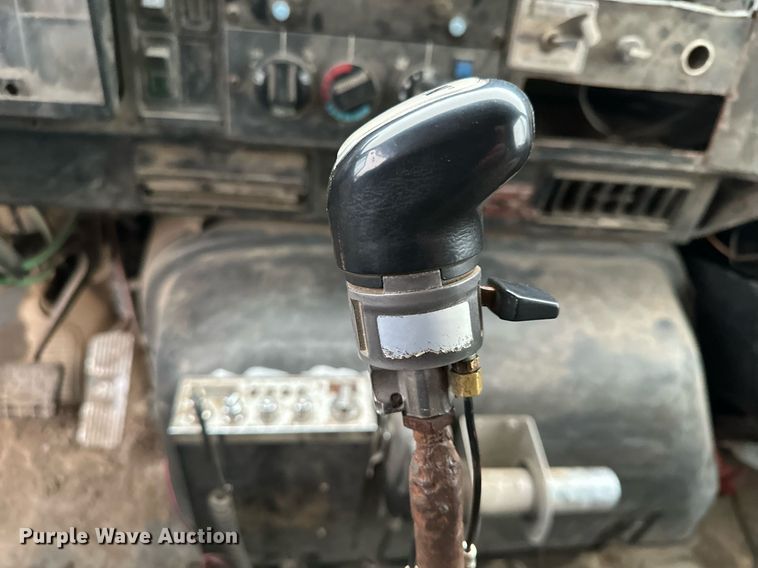 image for item KU9930 1990 International 8300  dump truck