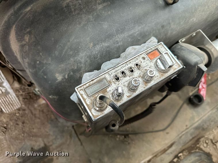 image for item KU9930 1990 International 8300  dump truck