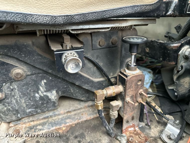 image for item KU9930 1990 International 8300  dump truck