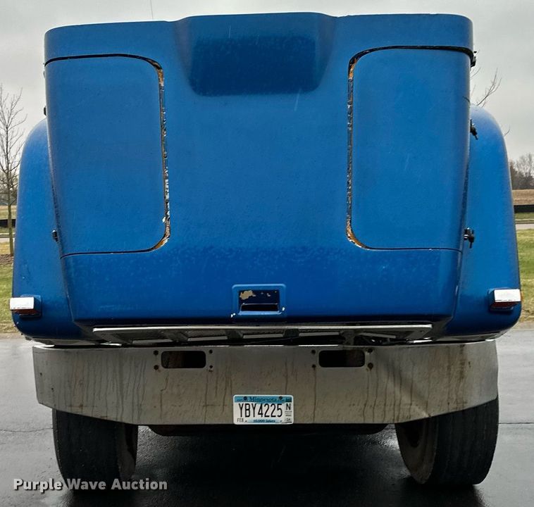 image for item KU9930 1990 International 8300  dump truck