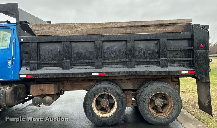 image for item KU9930 1990 International 8300  dump truck