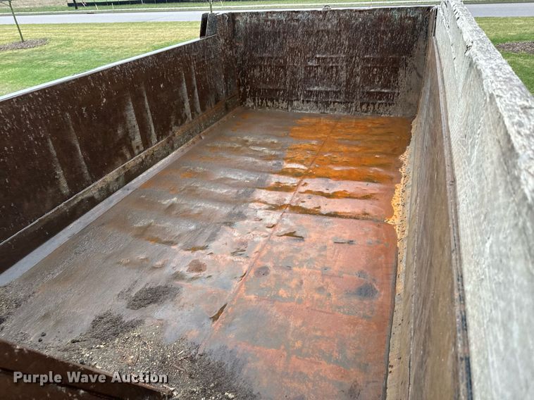 image for item KU9930 1990 International 8300  dump truck