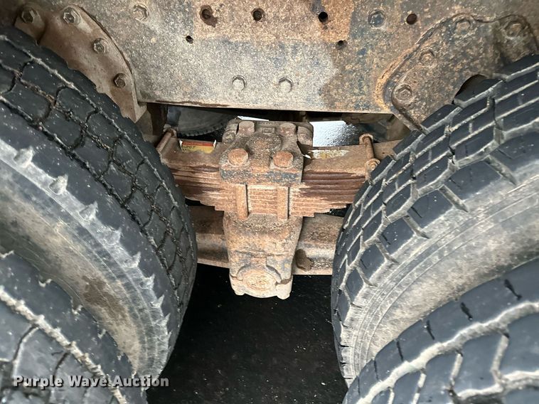 image for item KU9930 1990 International 8300  dump truck