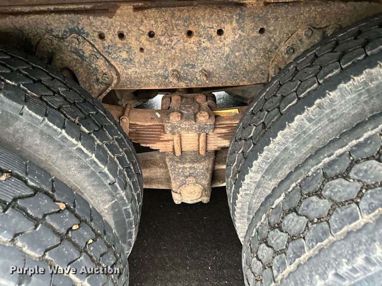 image for item KU9930 1990 International 8300  dump truck