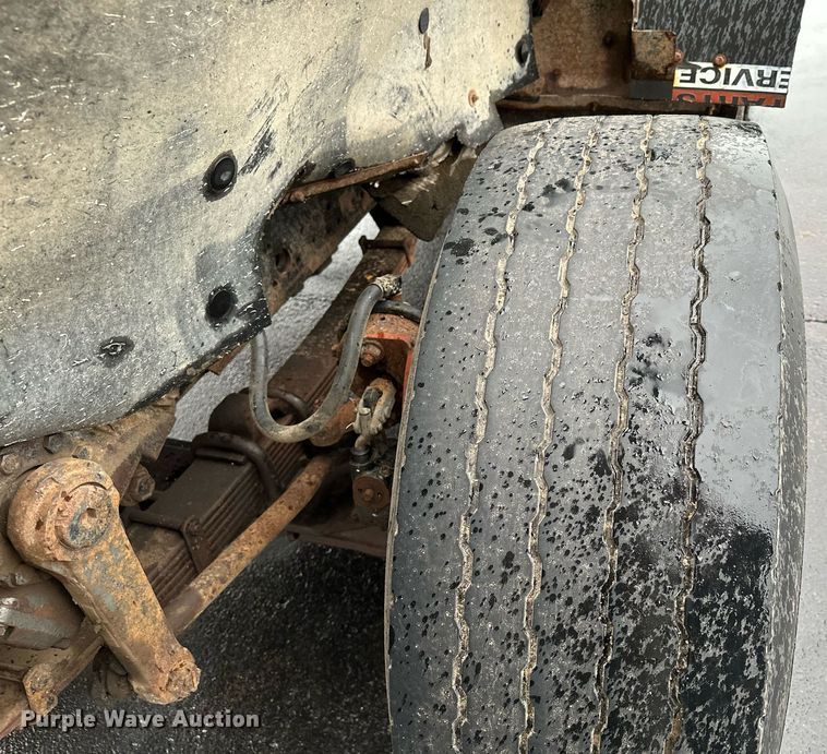 image for item KU9930 1990 International 8300  dump truck