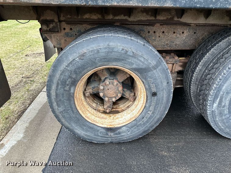 image for item KU9930 1990 International 8300  dump truck