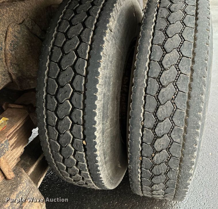 image for item KU9930 1990 International 8300  dump truck