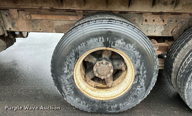 image for item KU9930 1990 International 8300  dump truck