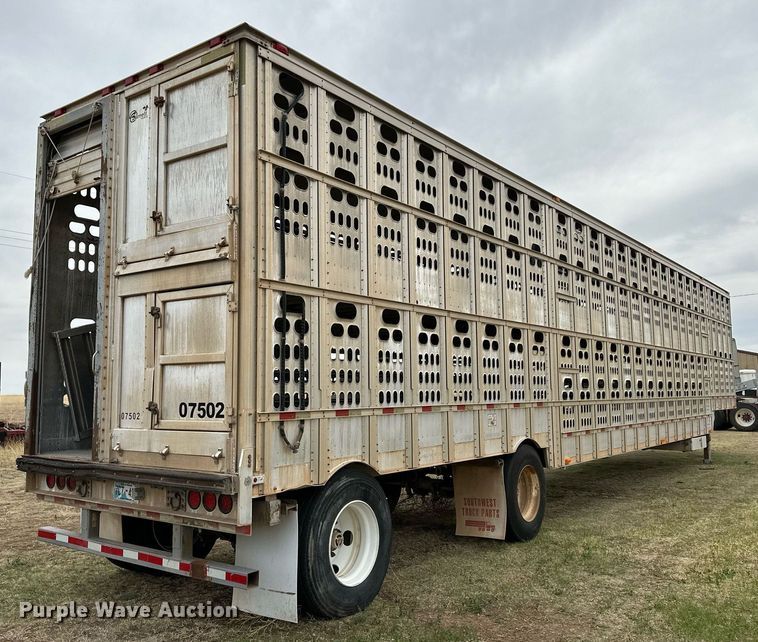 image for item KX9083 2008 Barrett  livestock trailer