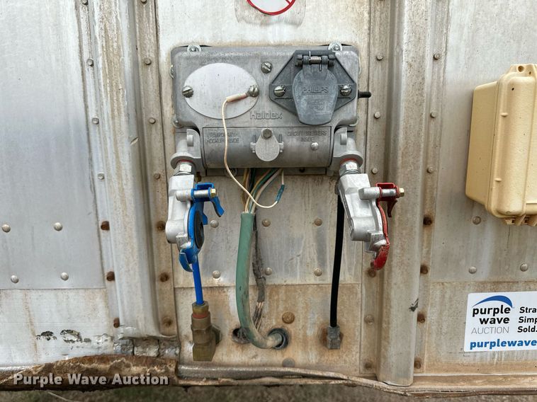 image for item KX9083 2008 Barrett  livestock trailer