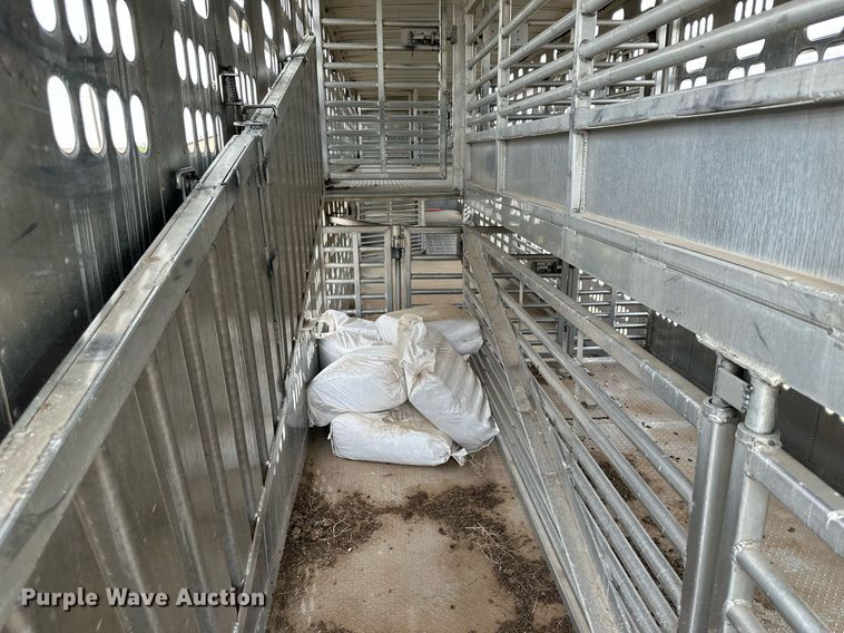 image for item KX9083 2008 Barrett  livestock trailer