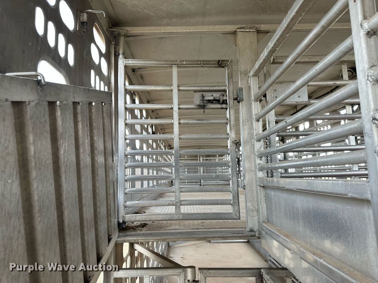 image for item KX9083 2008 Barrett  livestock trailer