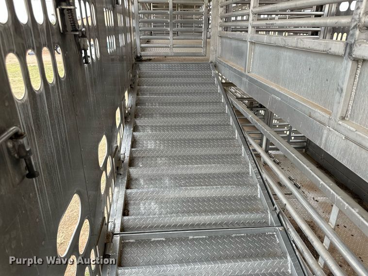 image for item KX9083 2008 Barrett  livestock trailer