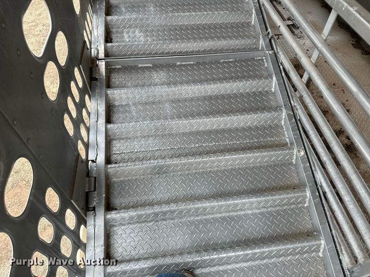 image for item KX9083 2008 Barrett  livestock trailer