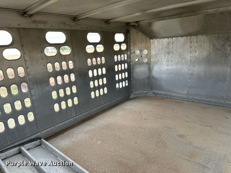 image for item KX9083 2008 Barrett  livestock trailer