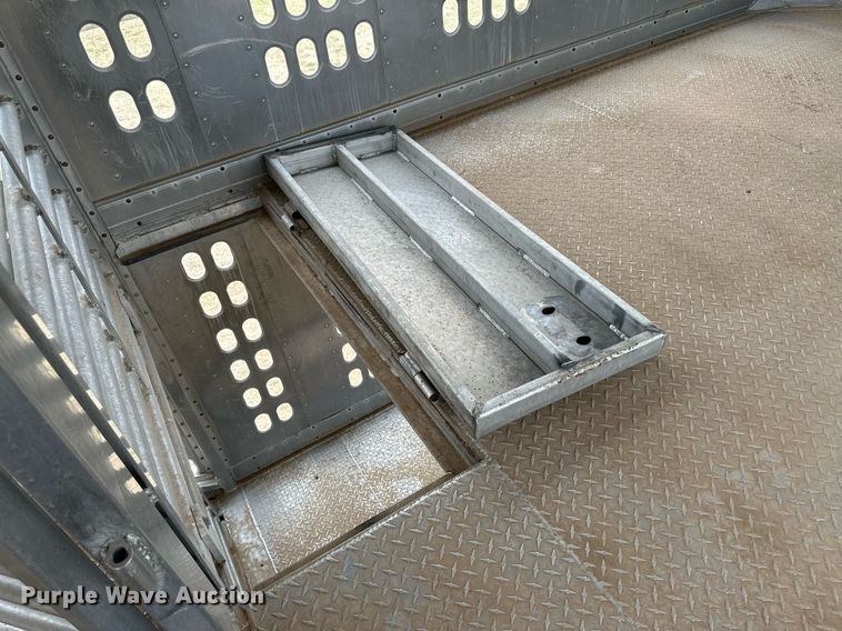 image for item KX9083 2008 Barrett  livestock trailer