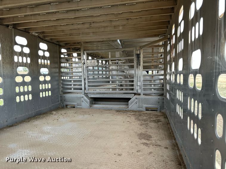 image for item KX9083 2008 Barrett  livestock trailer