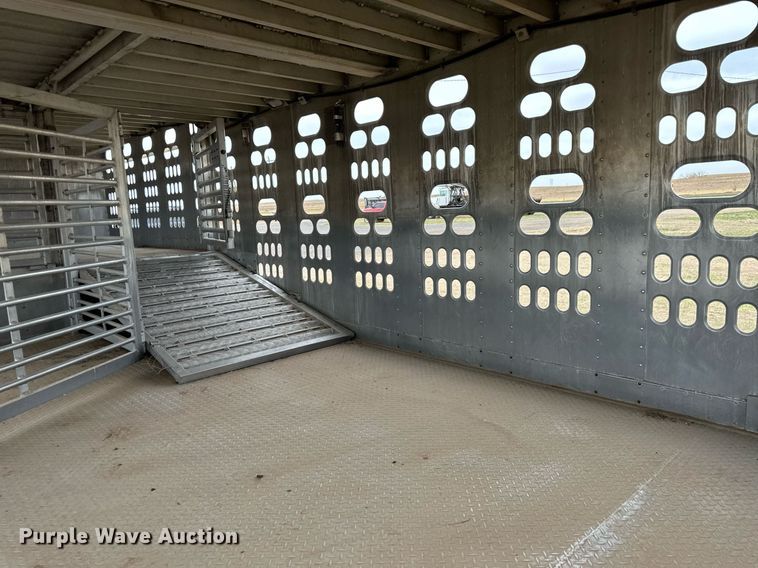 image for item KX9083 2008 Barrett  livestock trailer