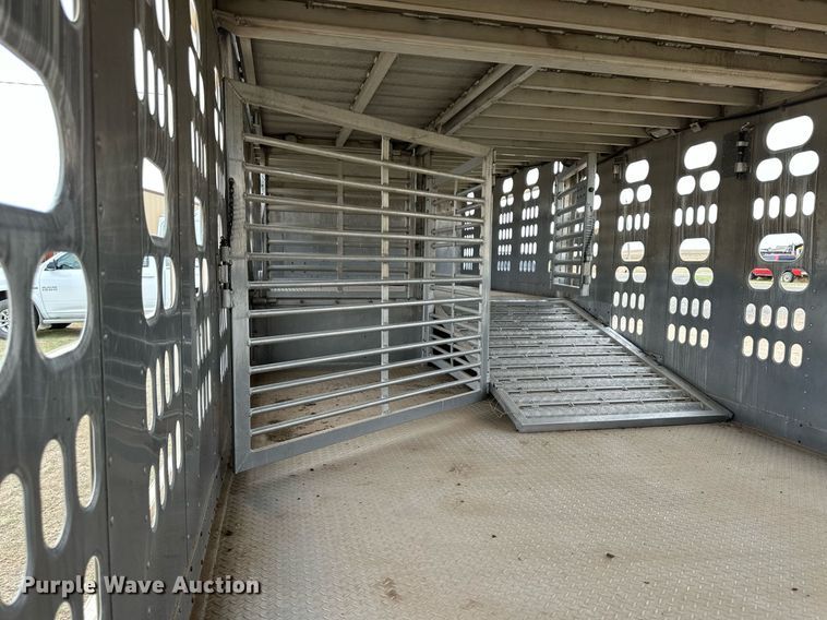 image for item KX9083 2008 Barrett  livestock trailer