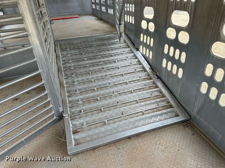 image for item KX9083 2008 Barrett  livestock trailer