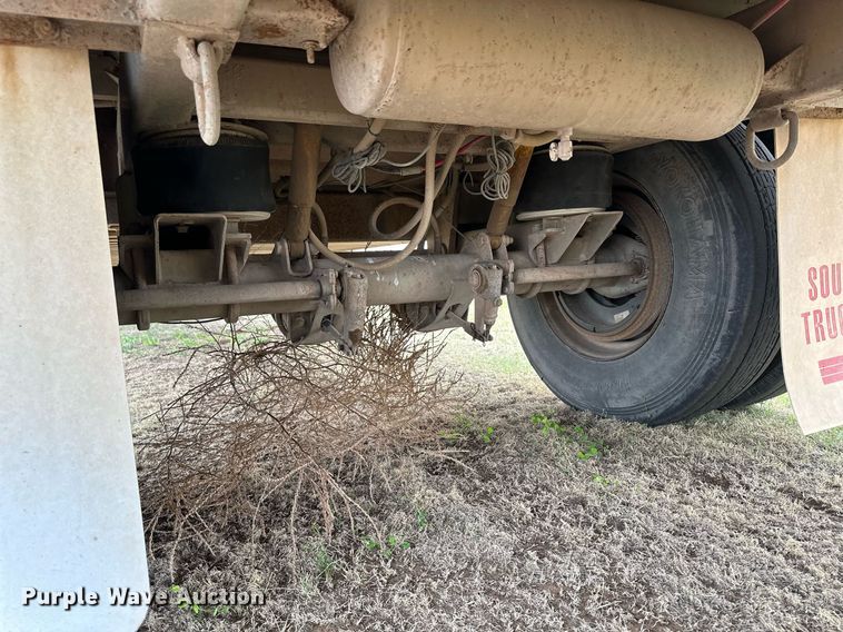 image for item KX9083 2008 Barrett  livestock trailer