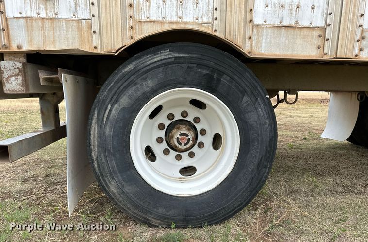 image for item KX9083 2008 Barrett  livestock trailer