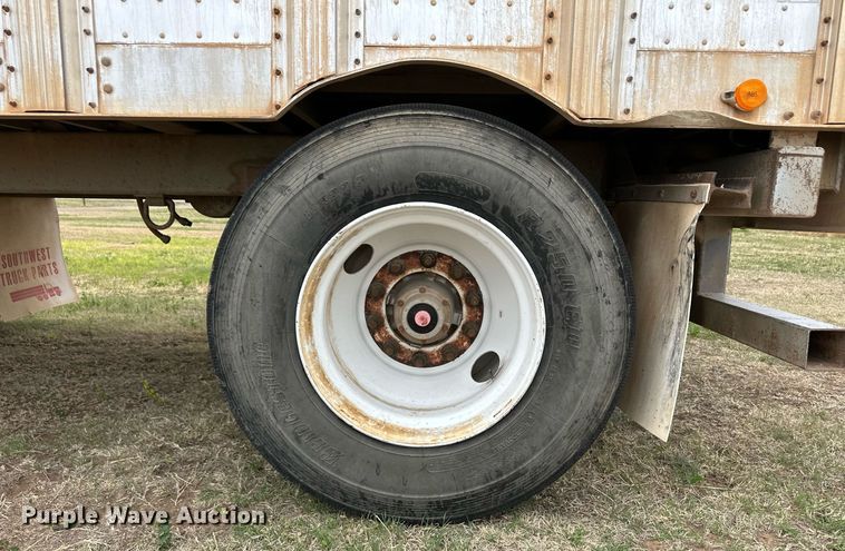 image for item KX9083 2008 Barrett  livestock trailer
