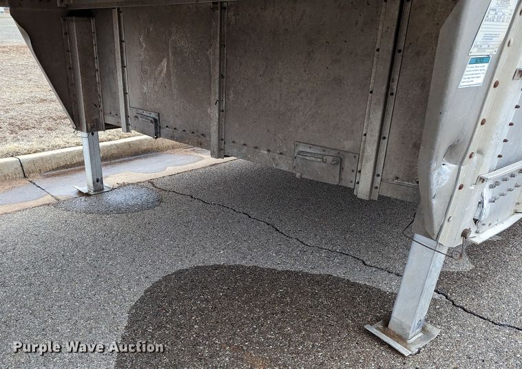 image for item LF9558 2018 Wilson PSDCL-402  livestock trailer